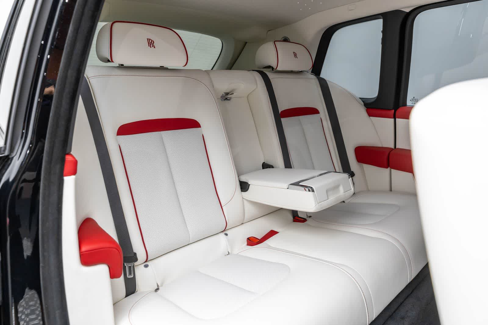 2027 Rolls-Royce Cullinan Black Badge