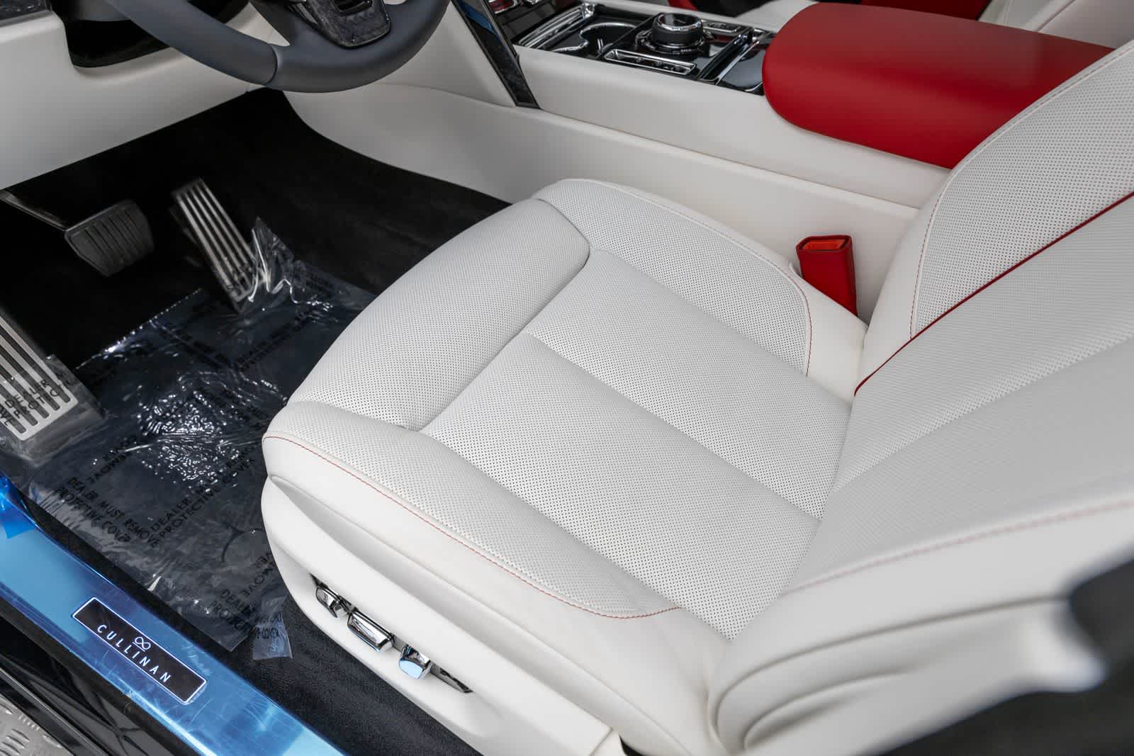 2027 Rolls-Royce Cullinan Black Badge
