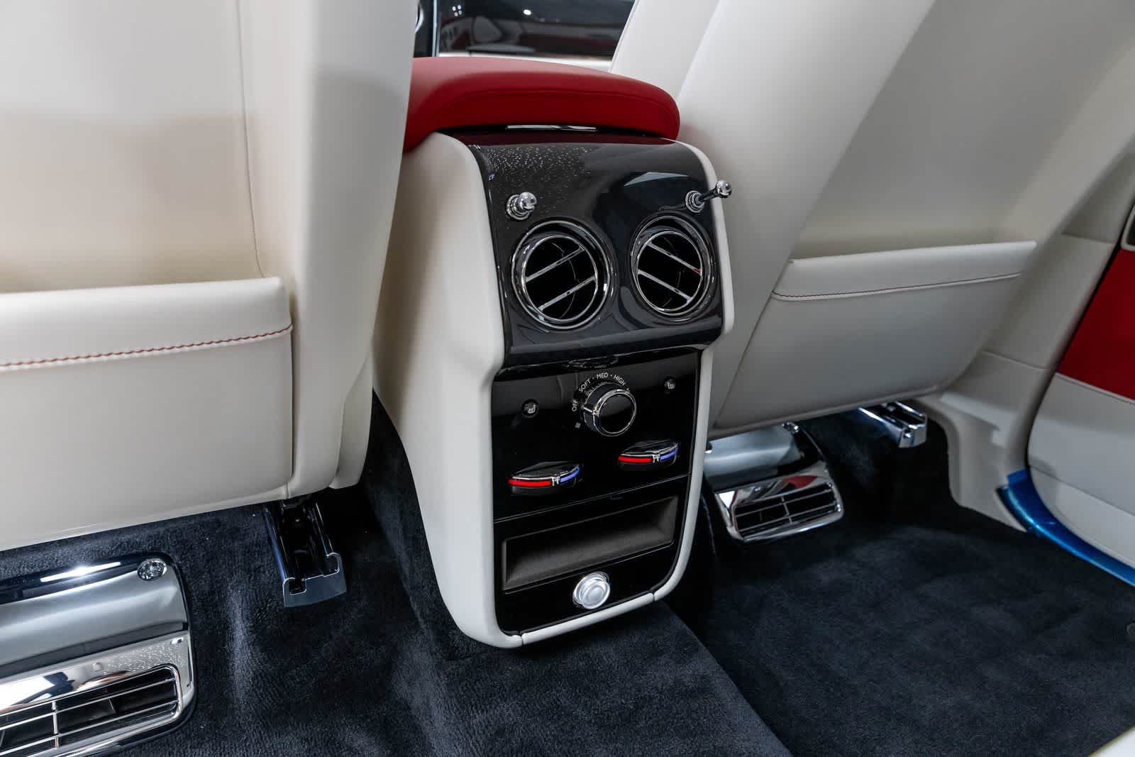 2027 Rolls-Royce Cullinan Black Badge