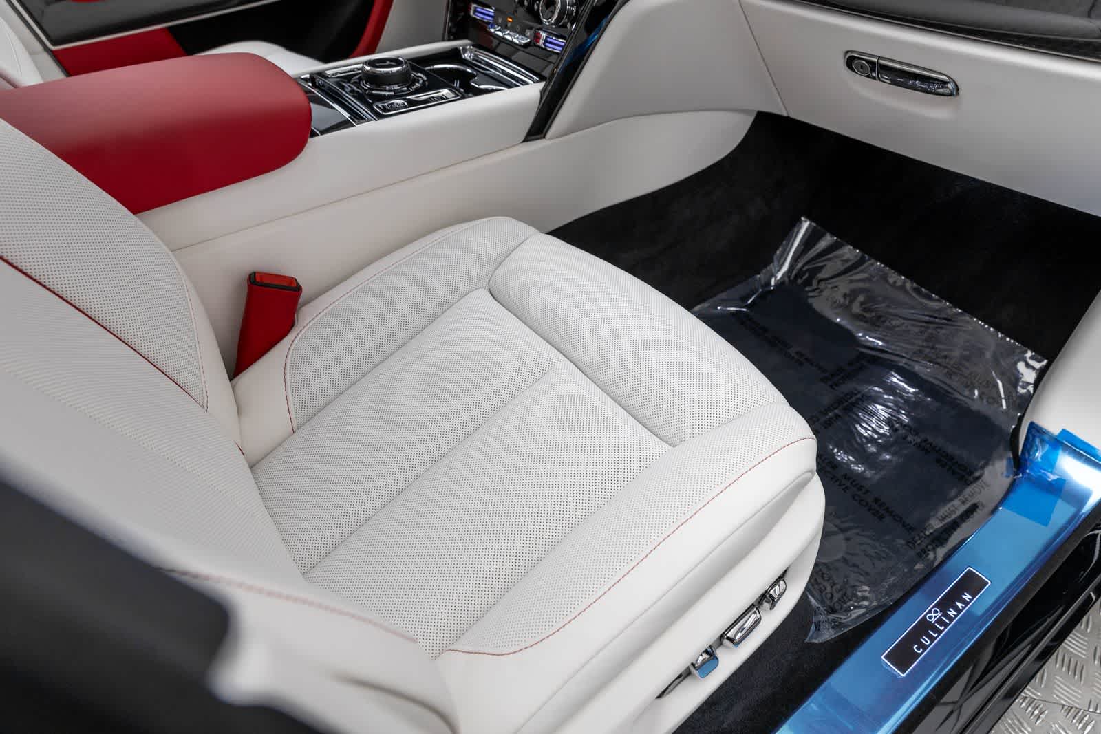 2027 Rolls-Royce Cullinan Black Badge