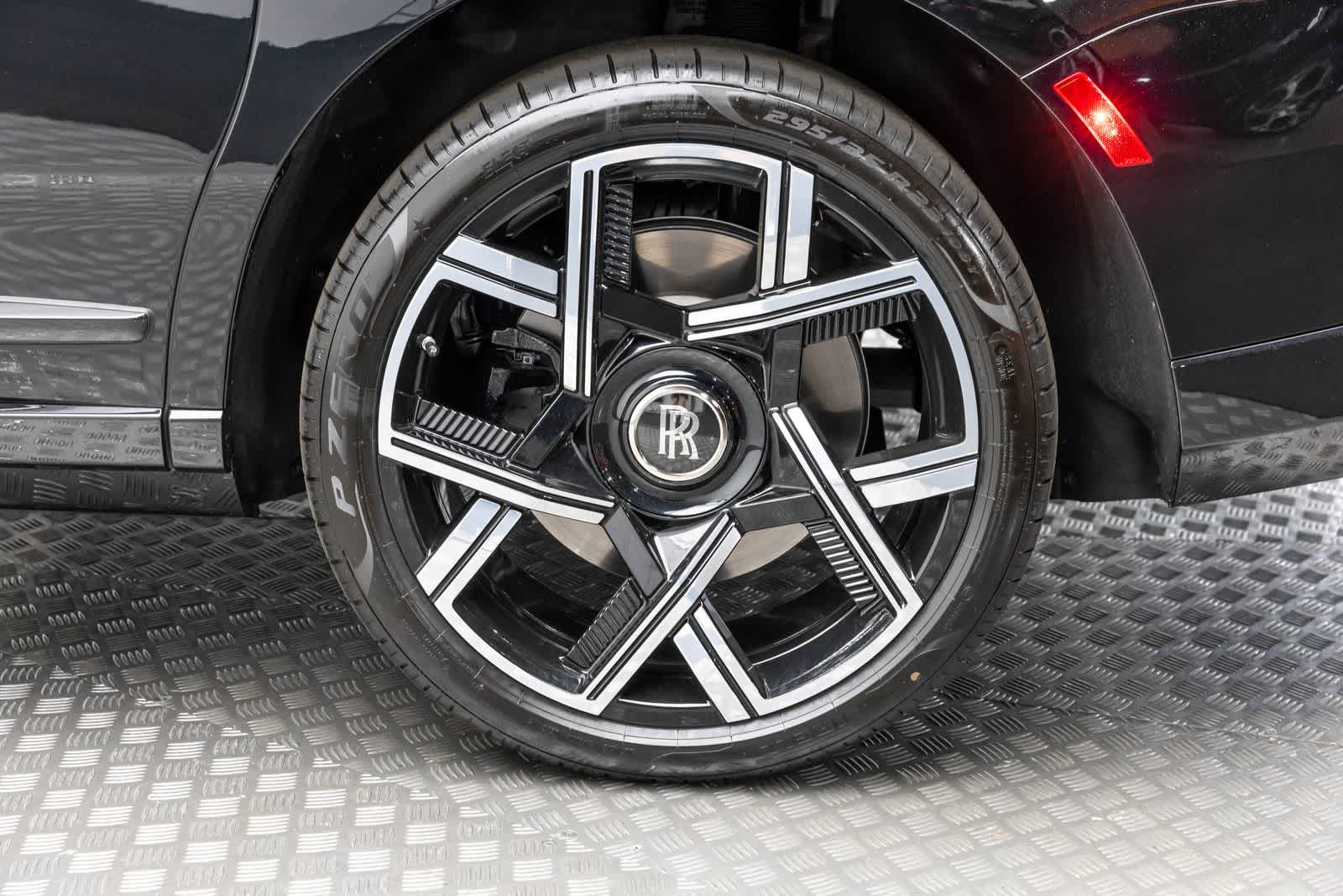 2027 Rolls-Royce Cullinan Black Badge