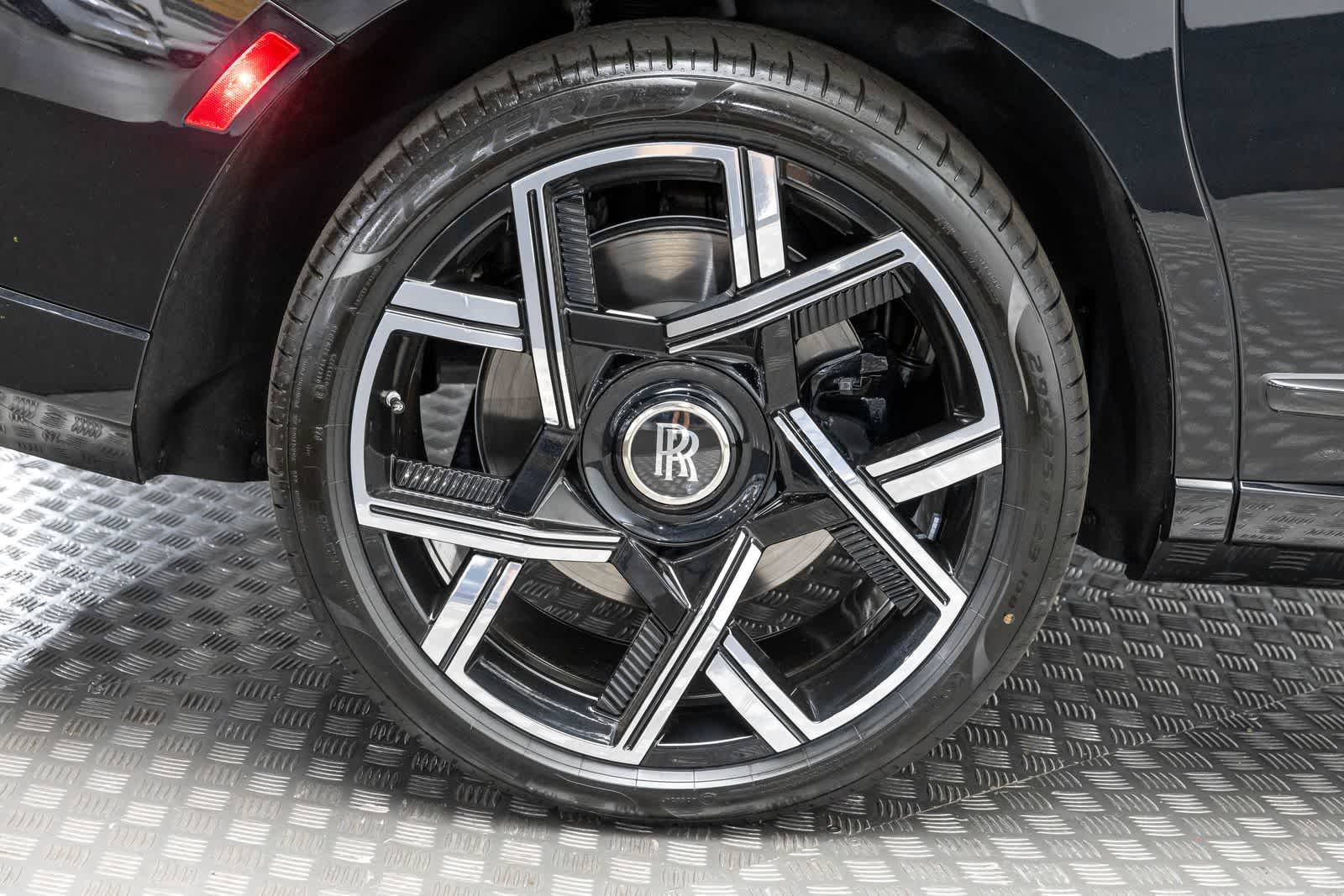 2027 Rolls-Royce Cullinan Black Badge