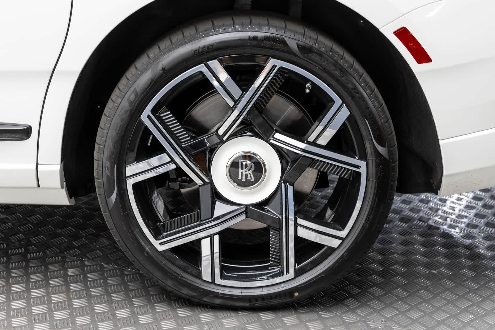2027 Rolls-Royce Cullinan Black Badge