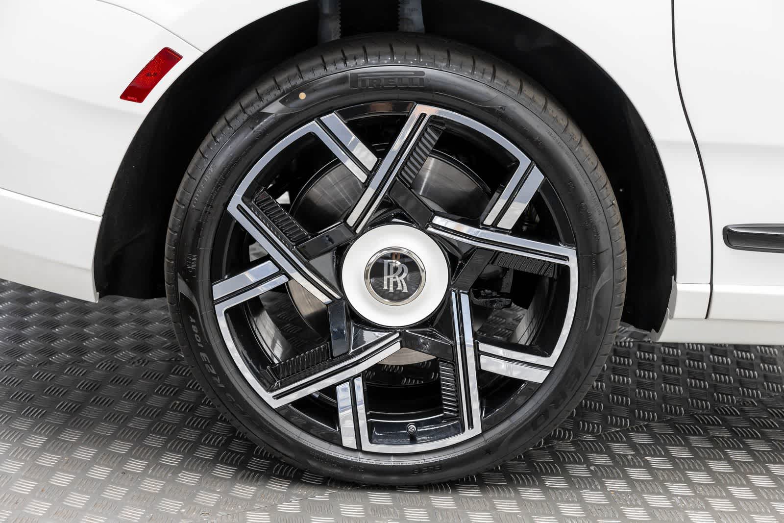 2027 Rolls-Royce Cullinan Black Badge