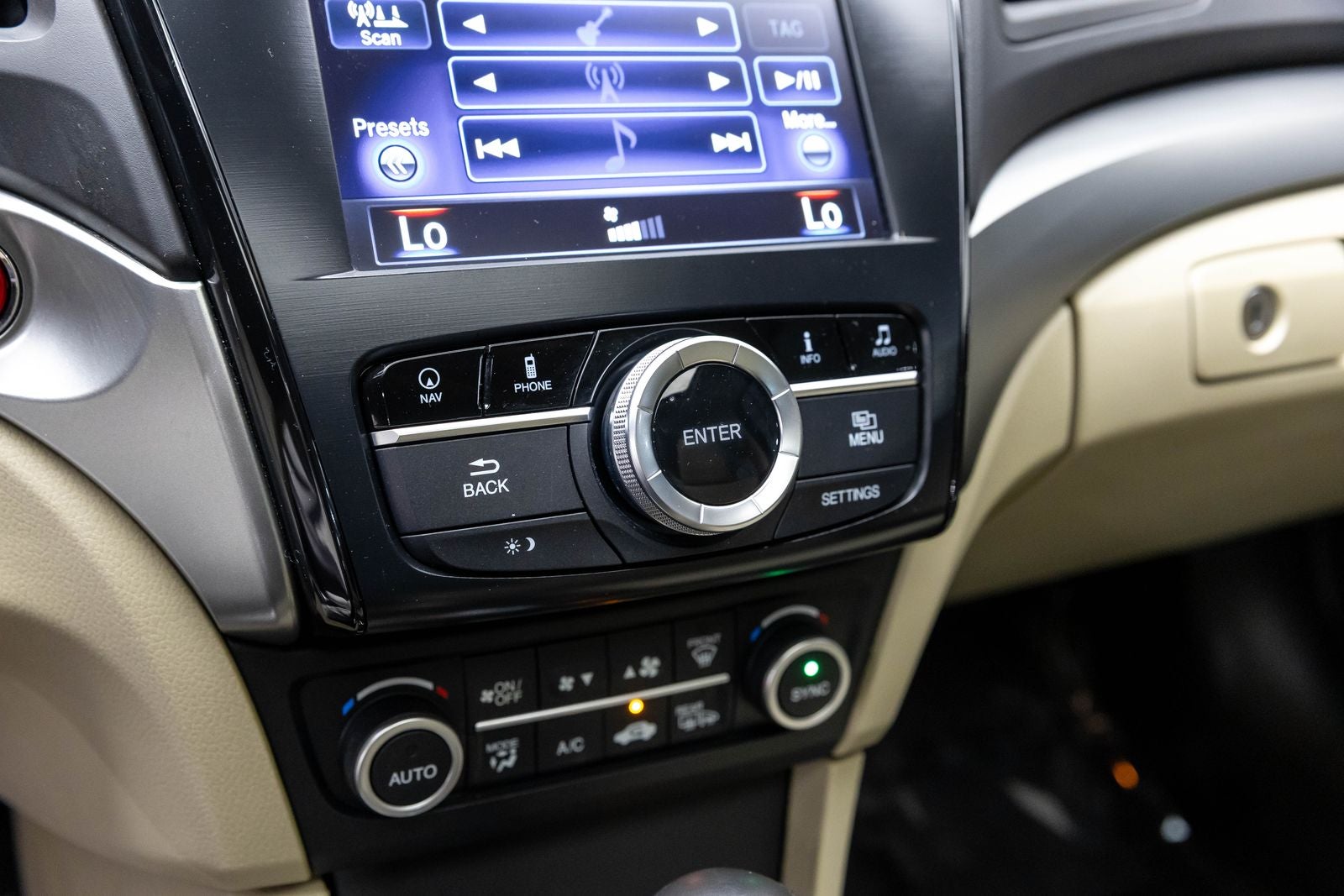 2018 Acura ILX w/Premium Pkg