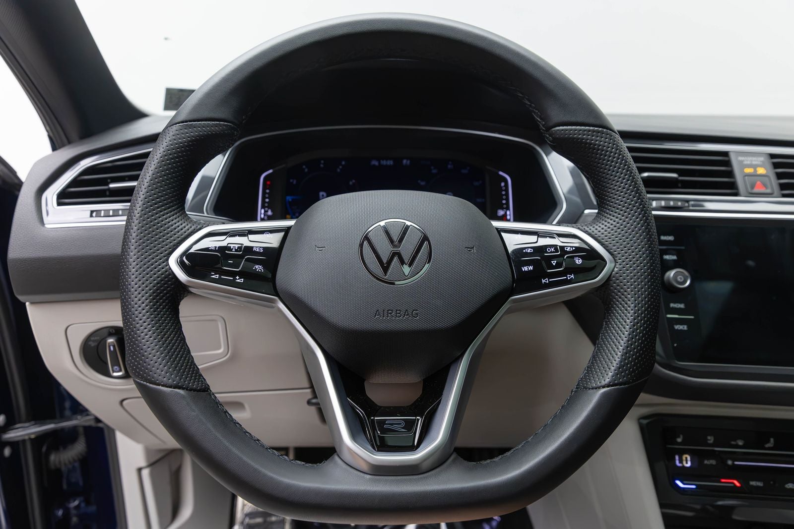 2023 Volkswagen Tiguan SEL R-Line
