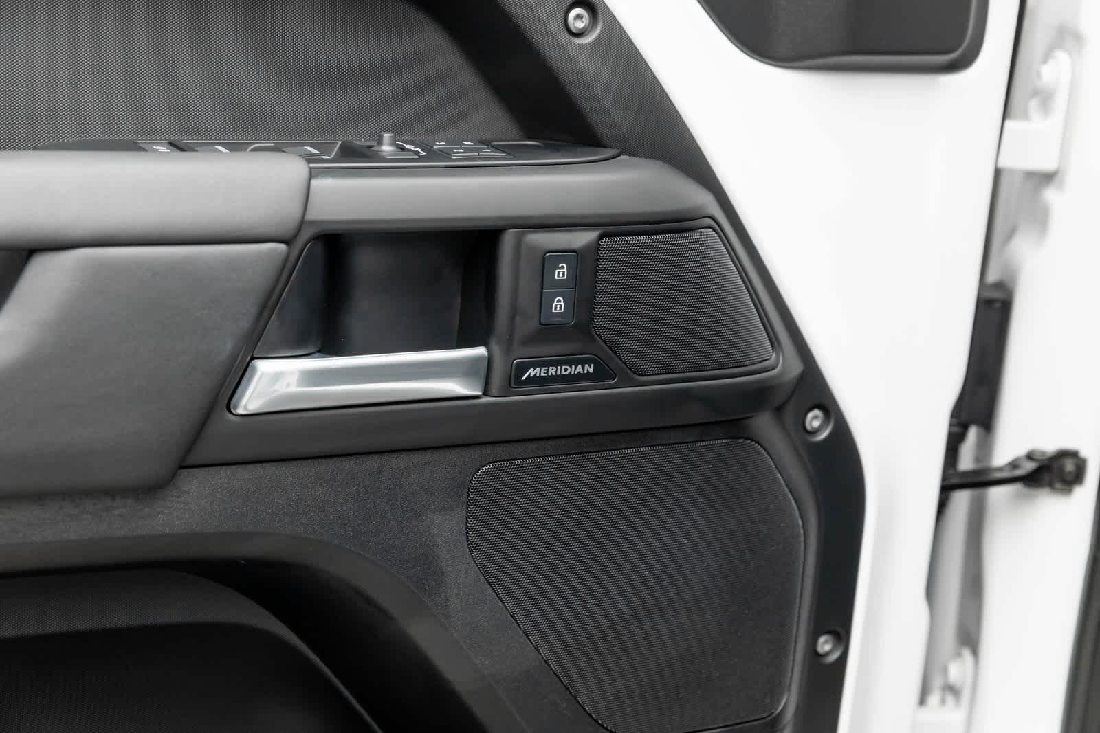 2025 Land Rover Defender S