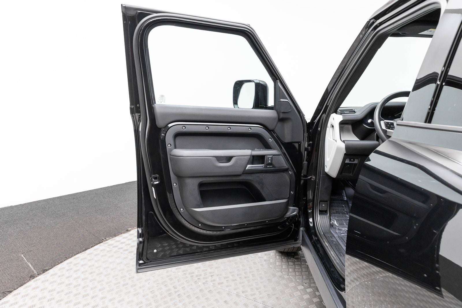 2025 Land Rover Defender S