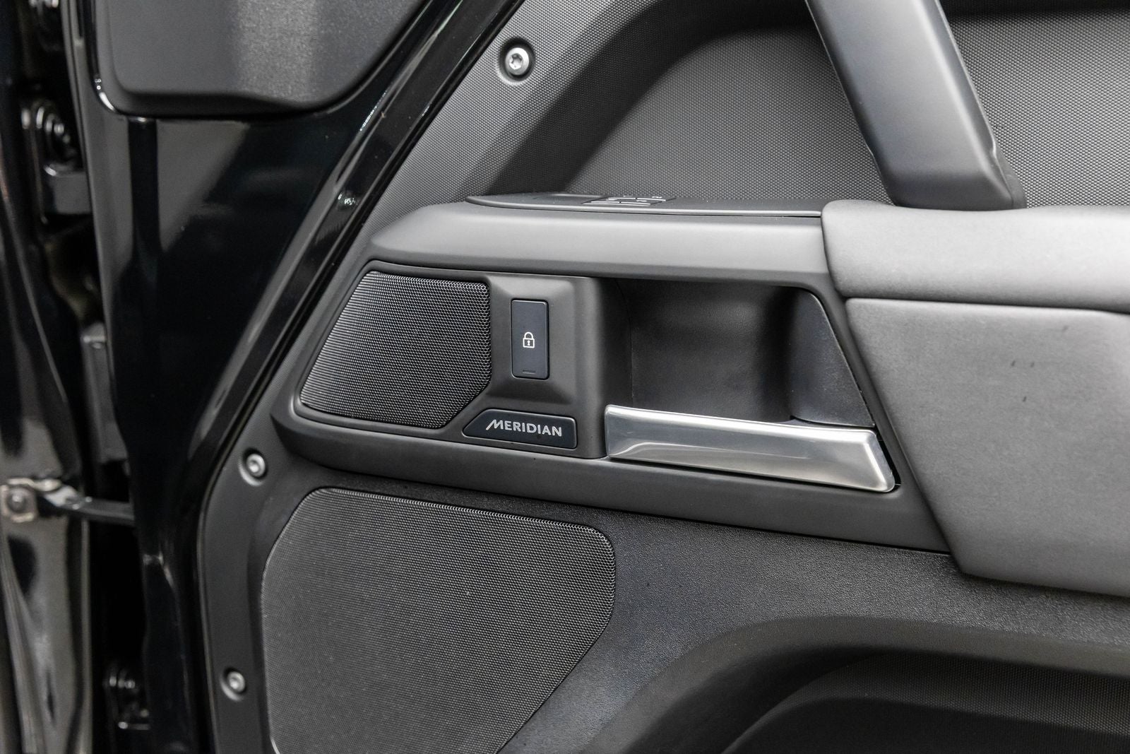 2025 Land Rover Defender S