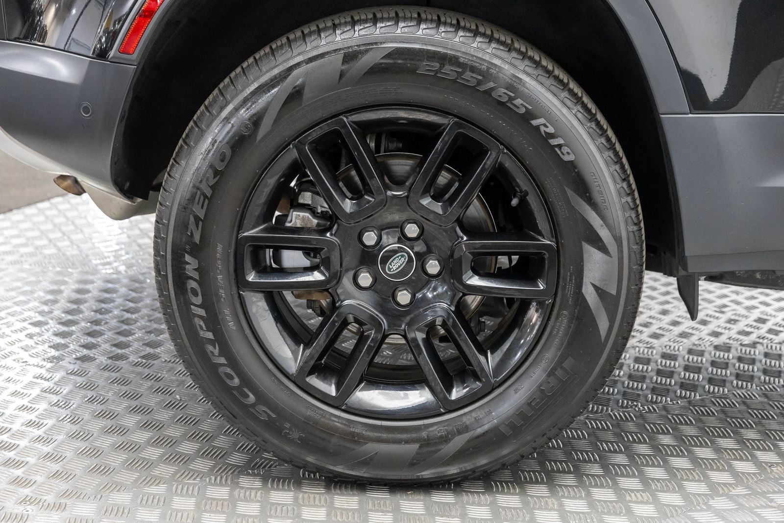 2025 Land Rover Defender S