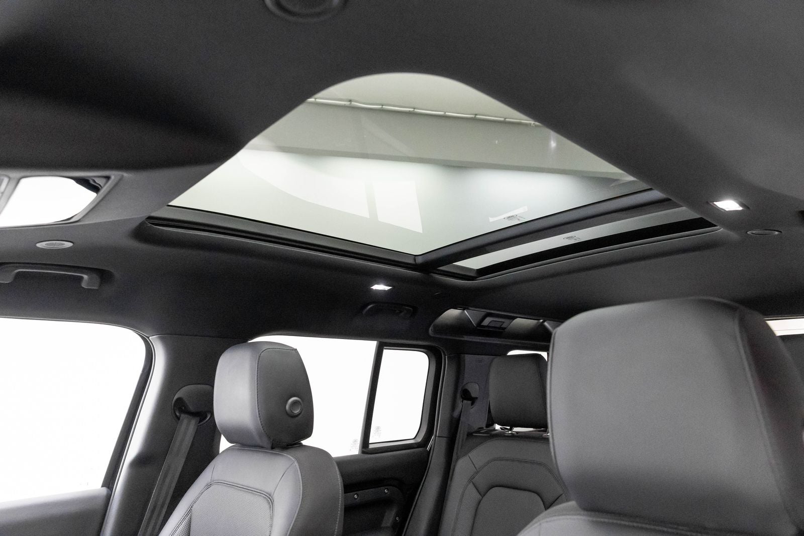 2025 Land Rover Defender S