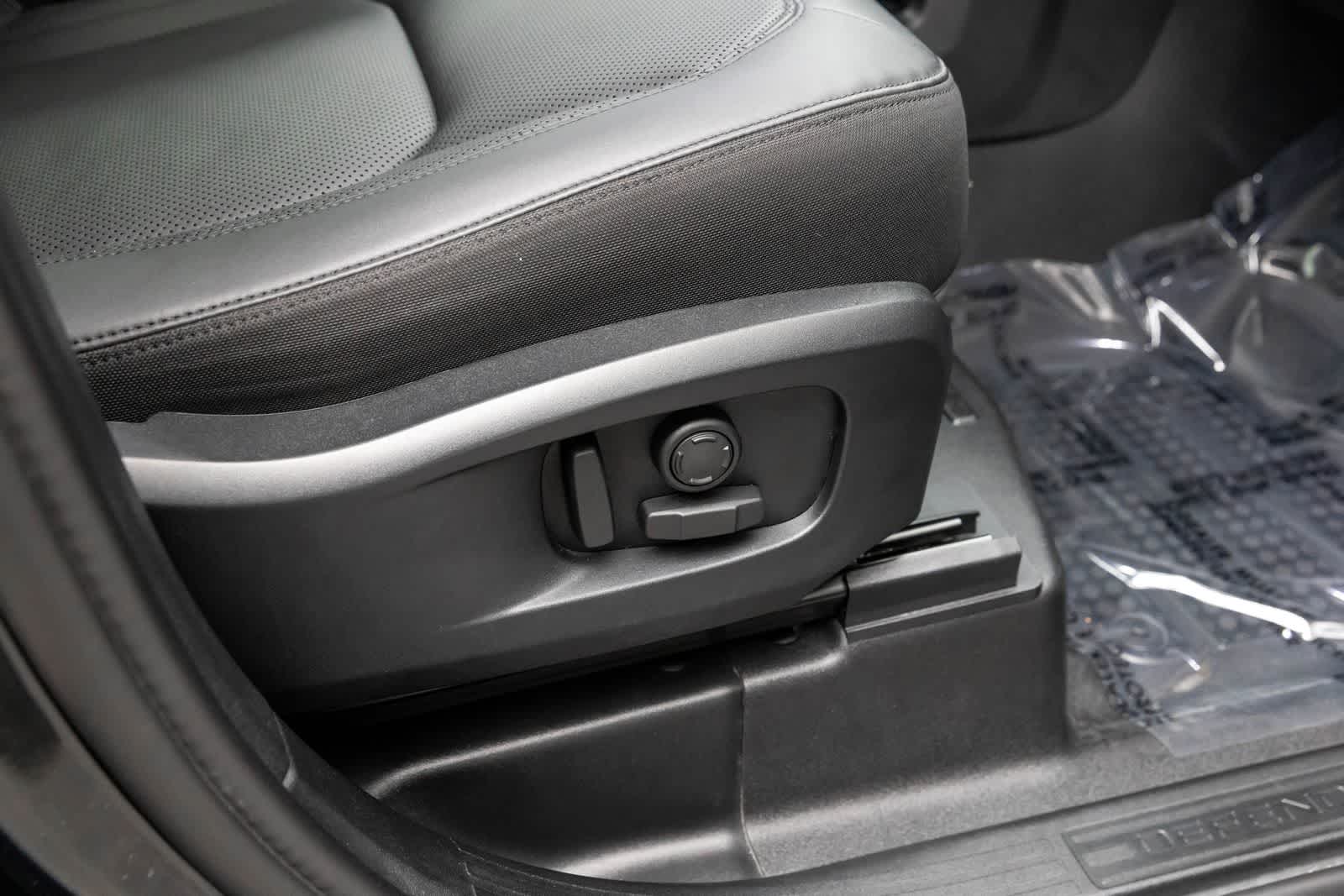 2025 Land Rover Defender S