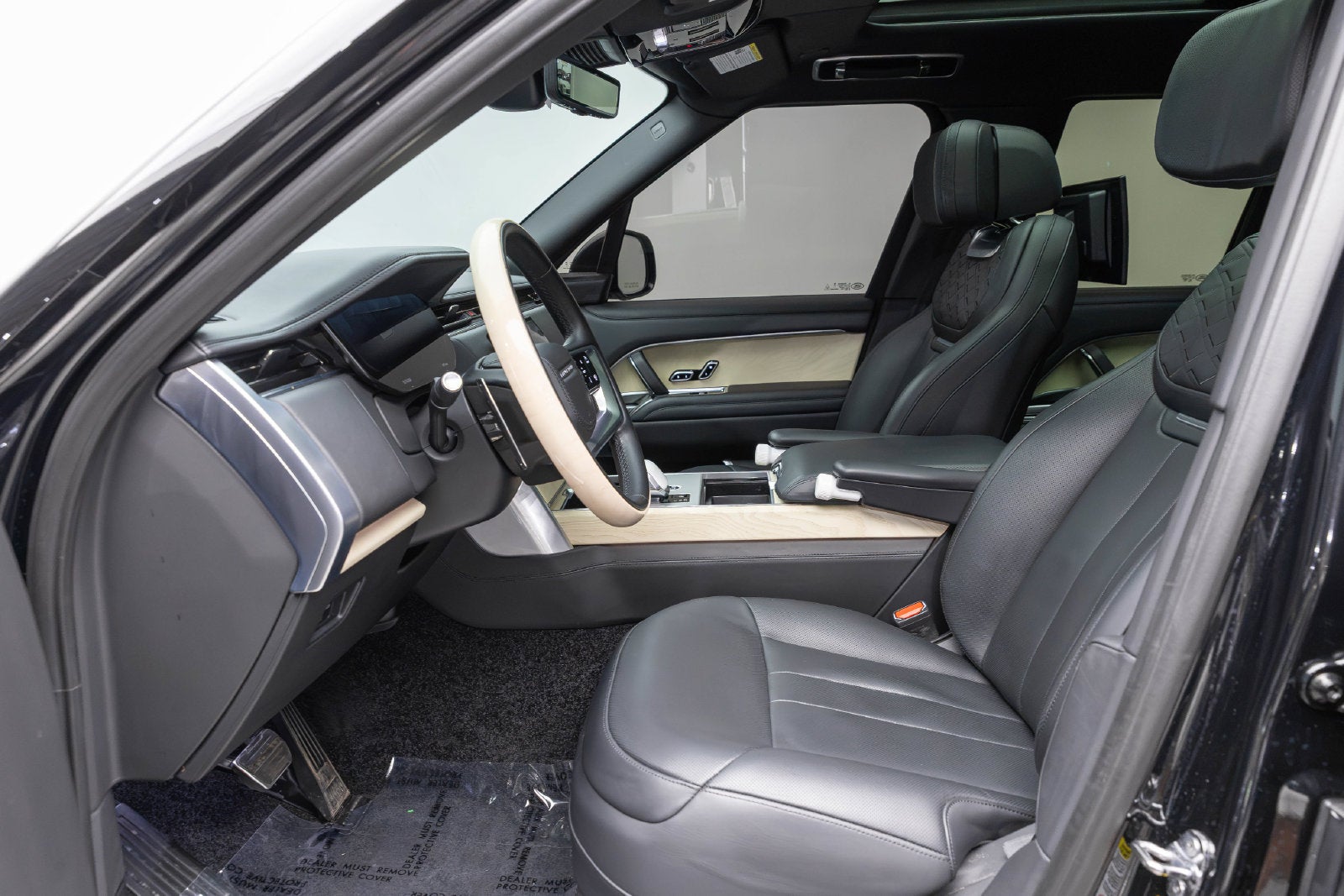 2025 Land Rover Range Rover SV