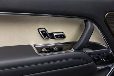 2025 Land Rover Range Rover SV