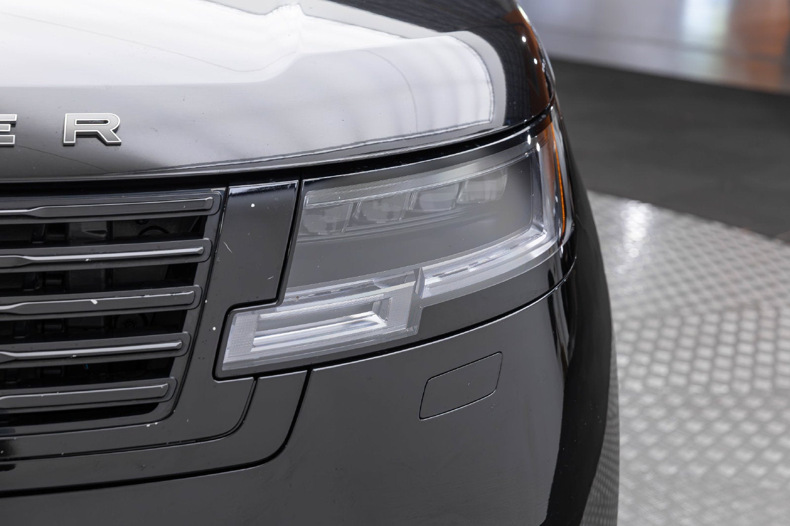 2025 Land Rover Range Rover SV