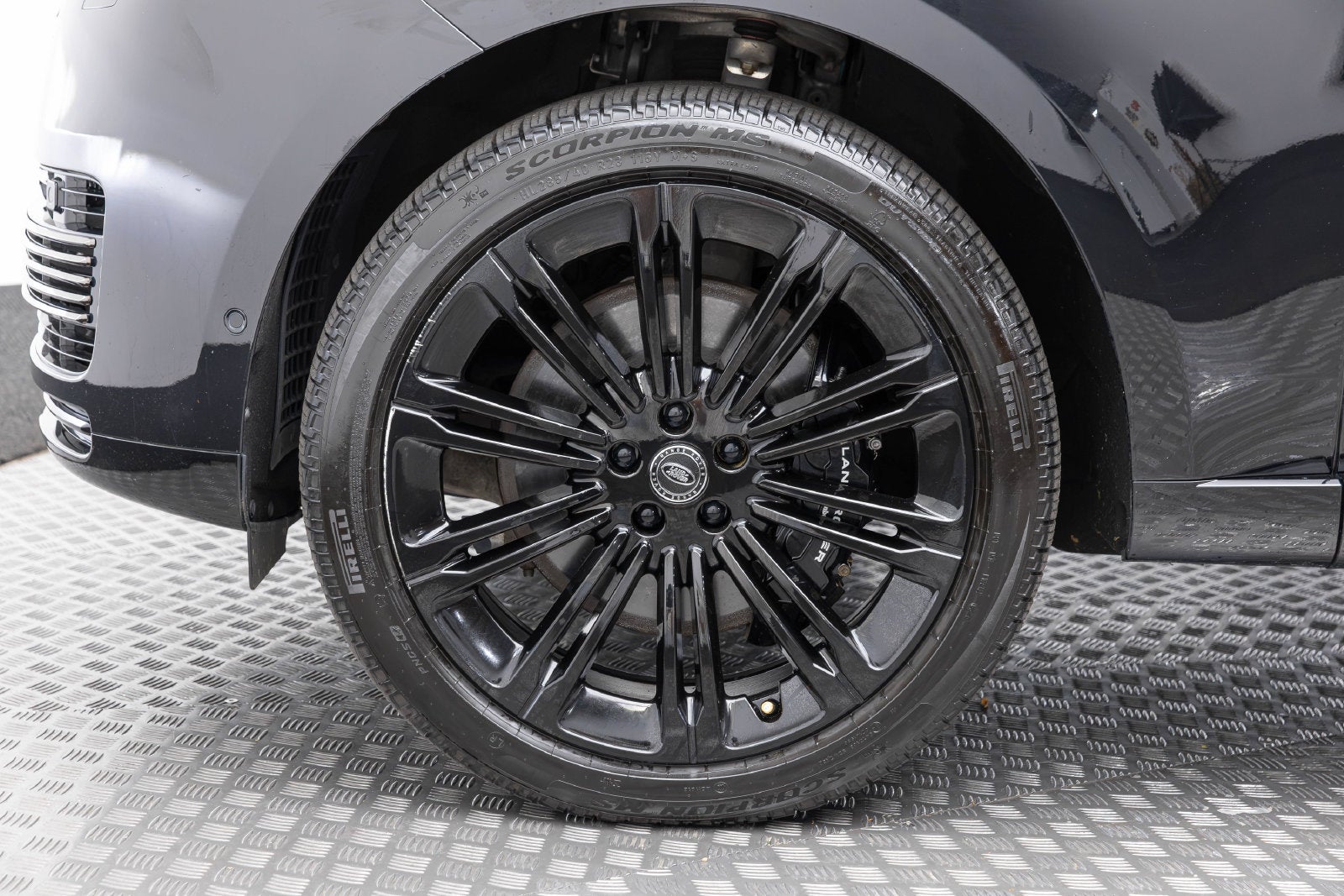 2025 Land Rover Range Rover SV