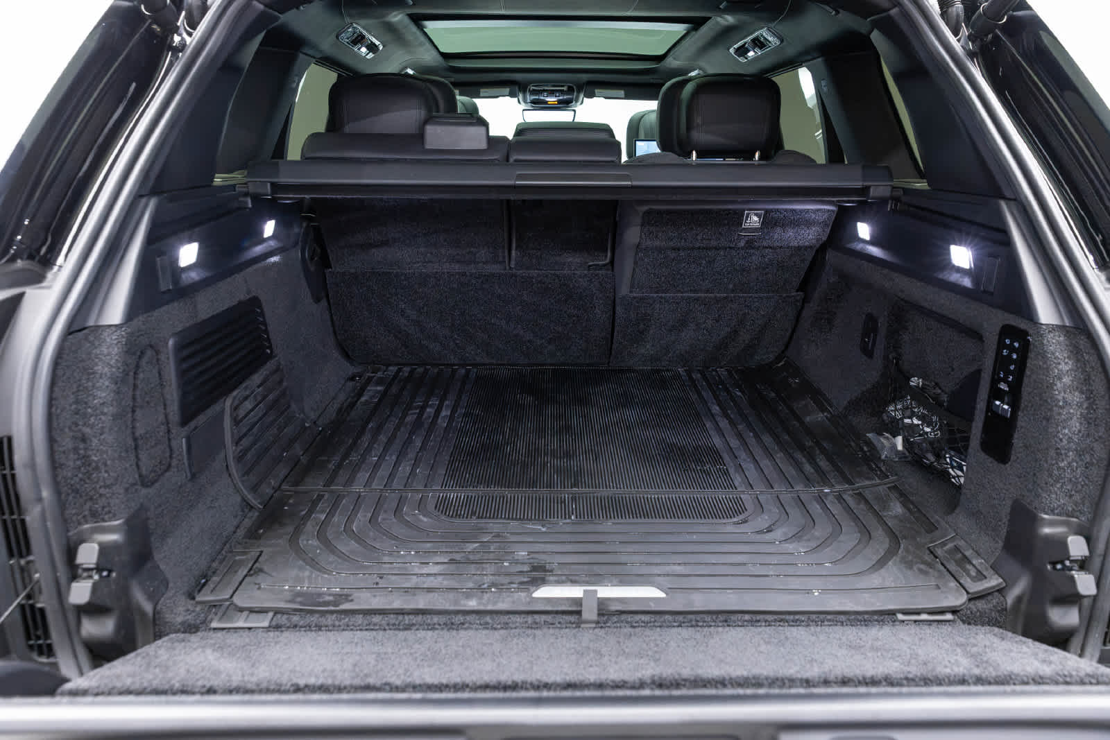 2025 Land Rover Range Rover SV