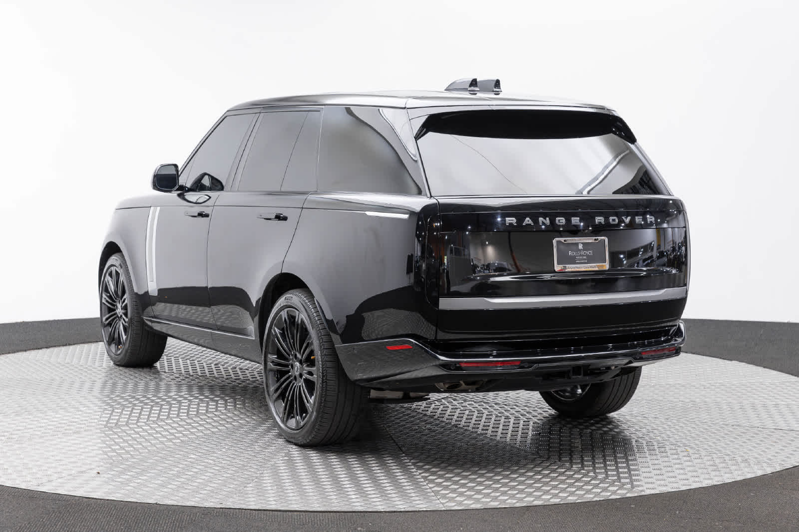 2025 Land Rover Range Rover SV