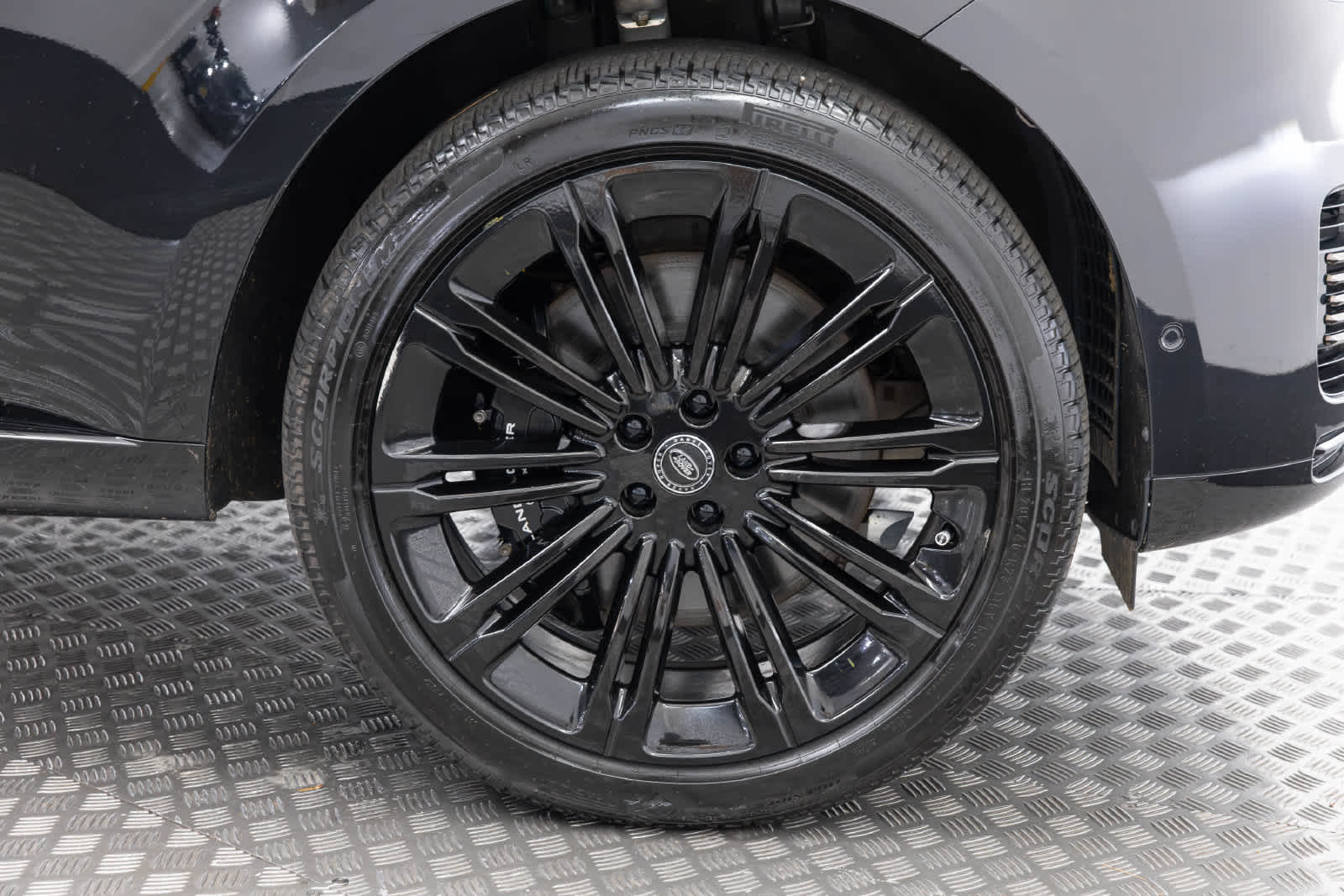2025 Land Rover Range Rover SV