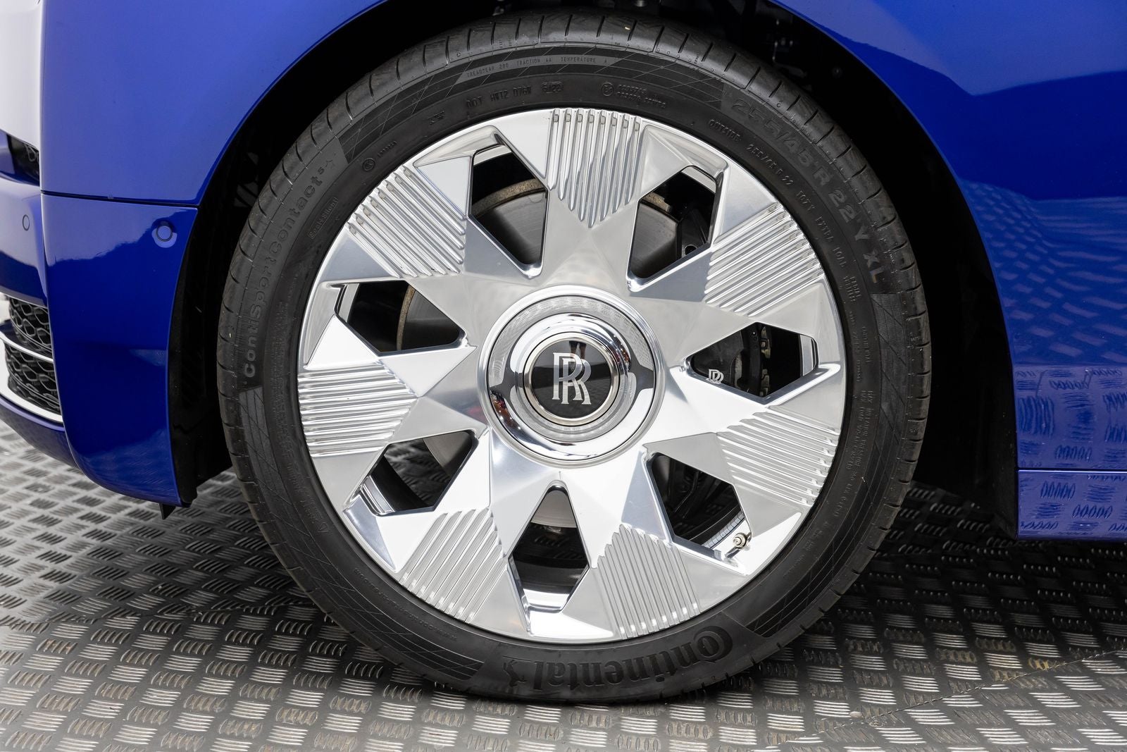 2023 Rolls-Royce Phantom Sedan