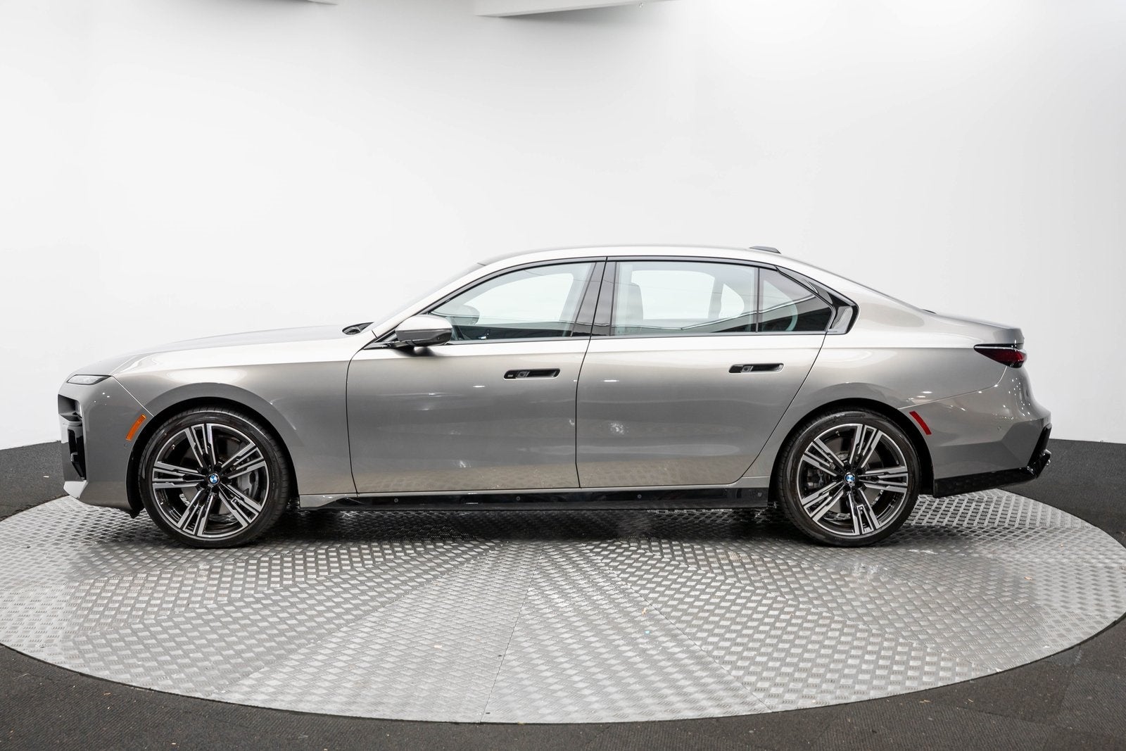 2024 BMW 7 Series 760i xDrive
