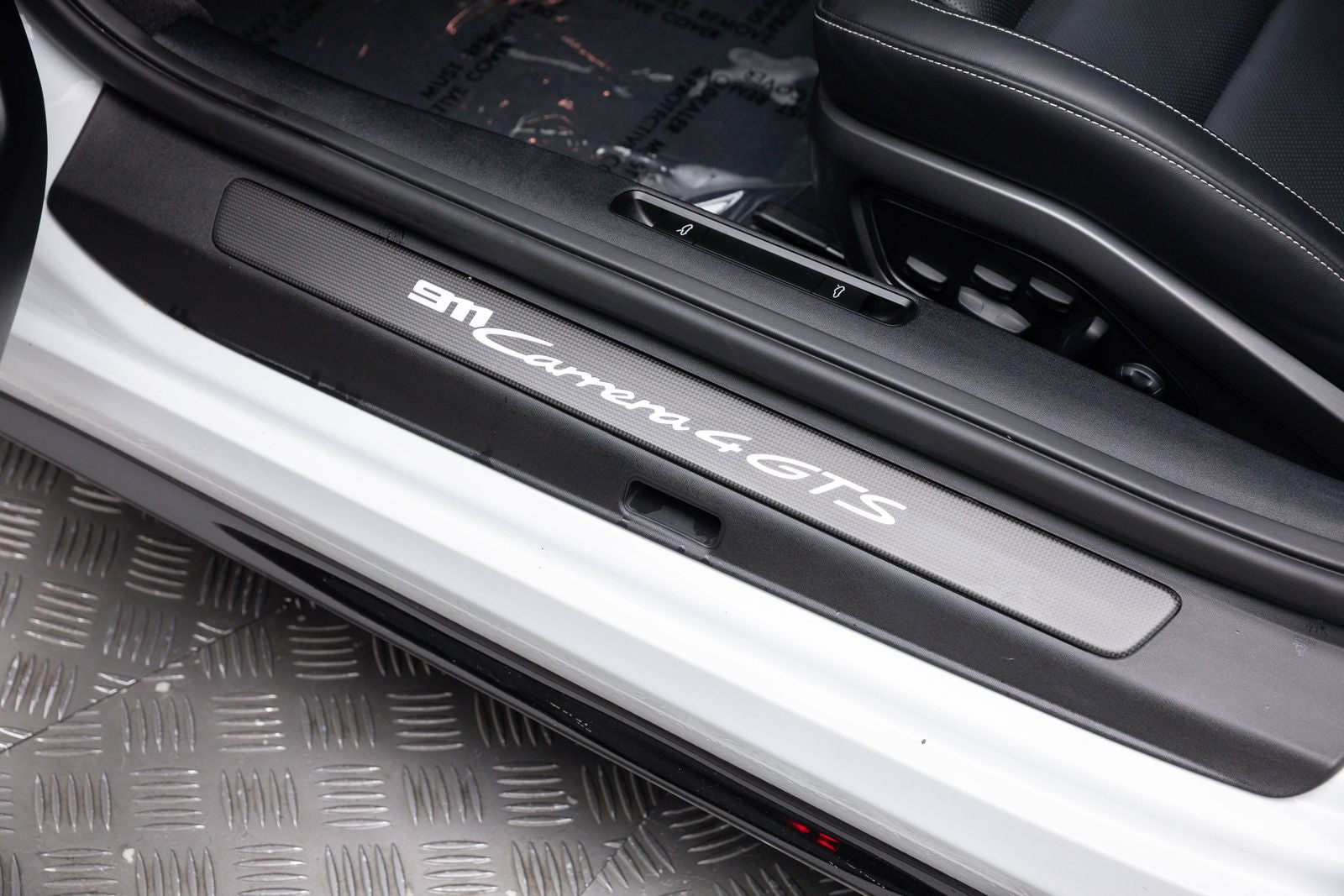2025 Porsche 911 Carrera 4 GTS