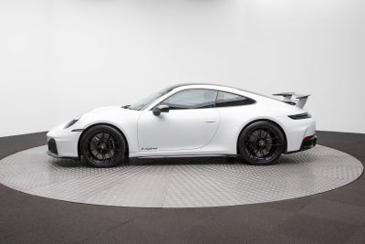 2025 Porsche 911 Carrera 4 GTS