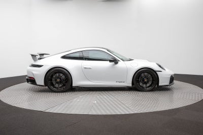 2025 Porsche 911 Carrera 4 GTS