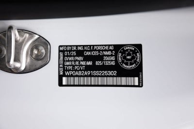 2025 Porsche 911 Carrera 4 GTS