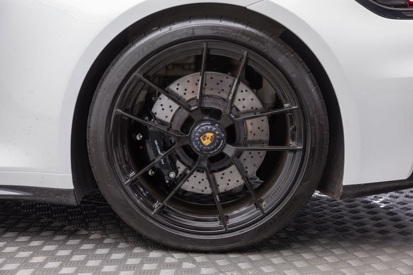 2025 Porsche 911 Carrera 4 GTS