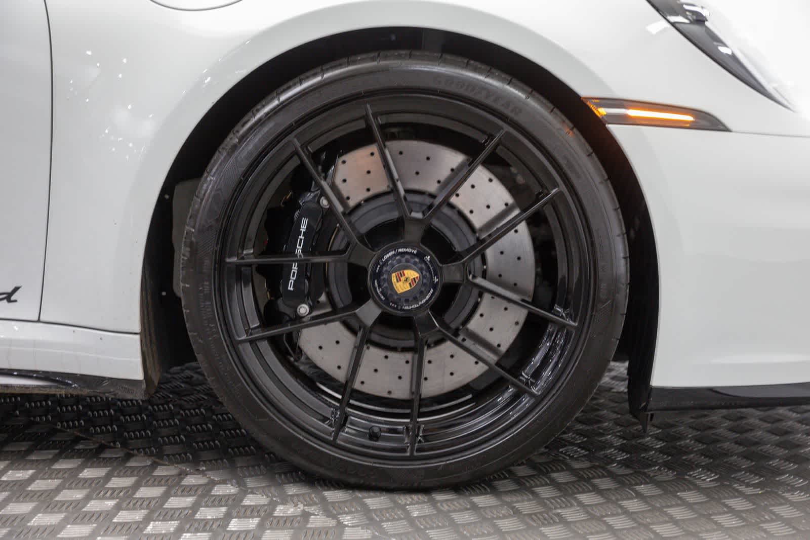 2025 Porsche 911 Carrera 4 GTS