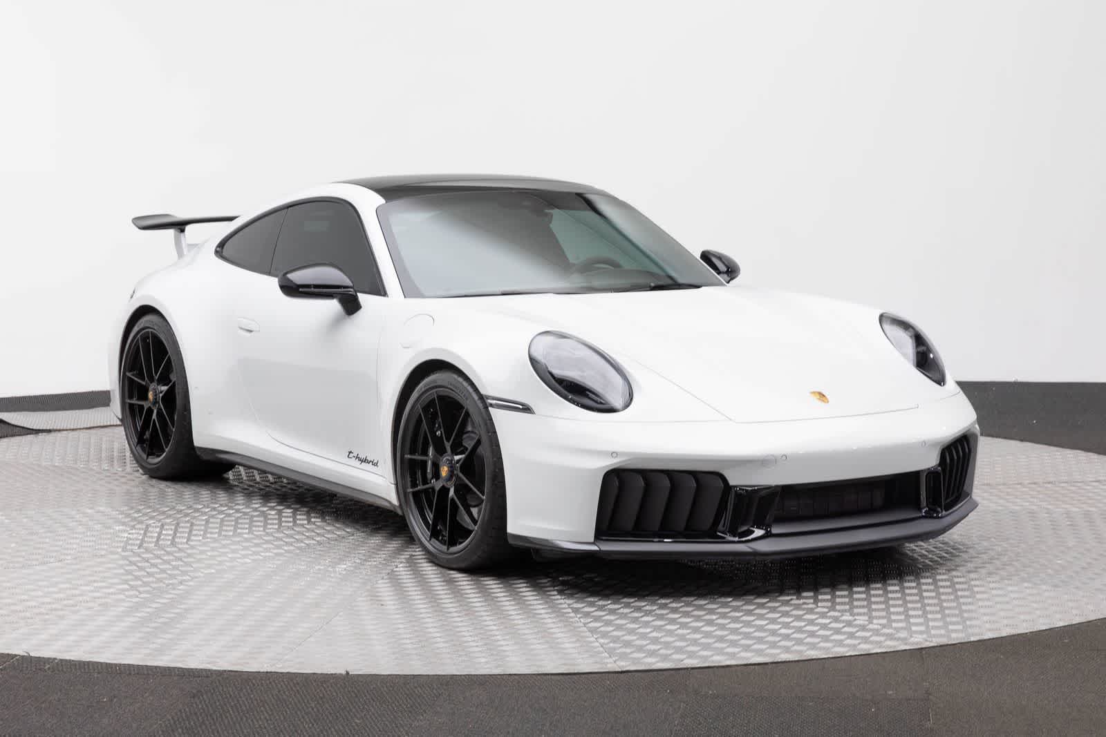 2025 Porsche 911 Carrera 4 GTS