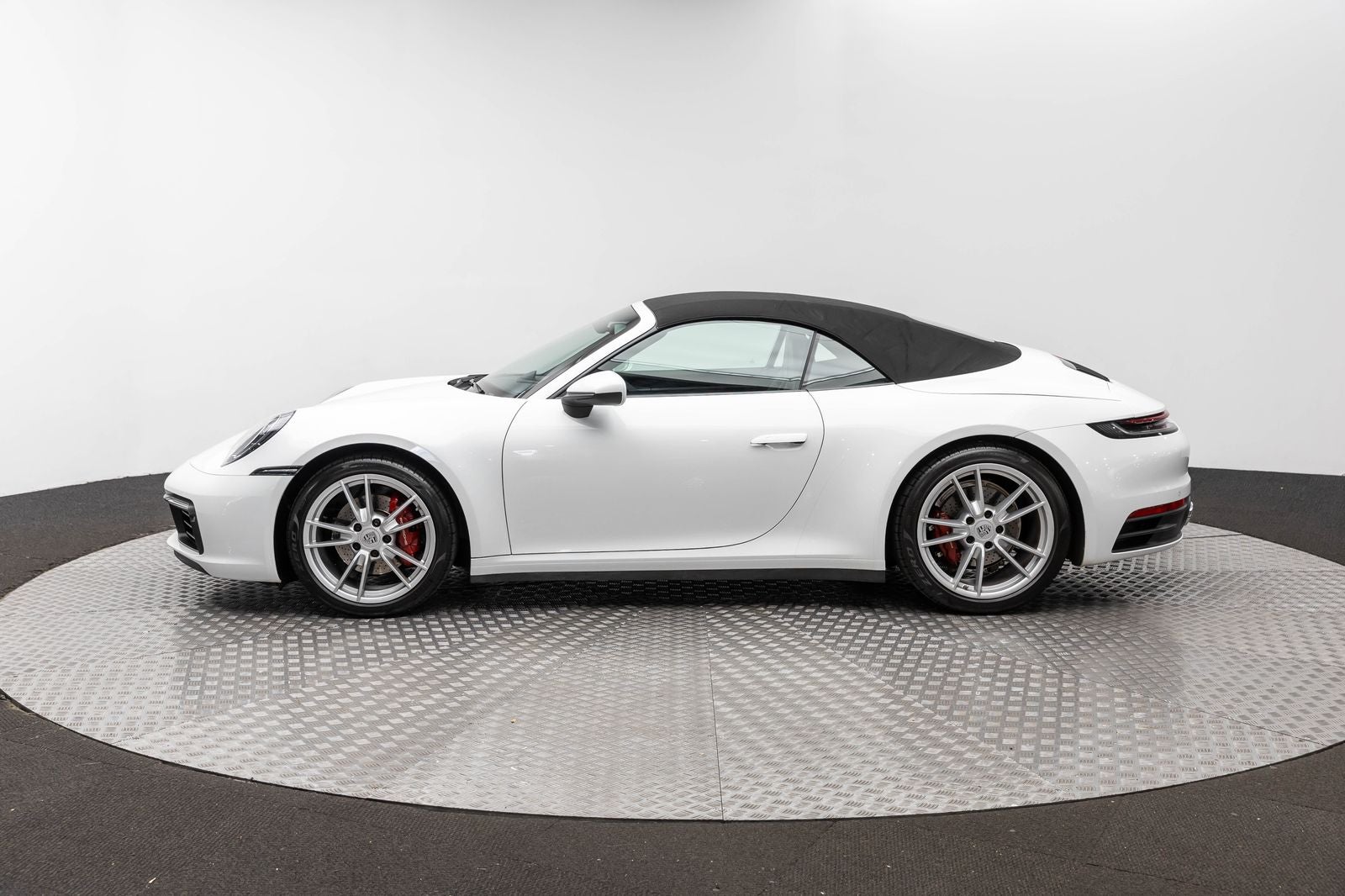 2020 Porsche 911 Carrera