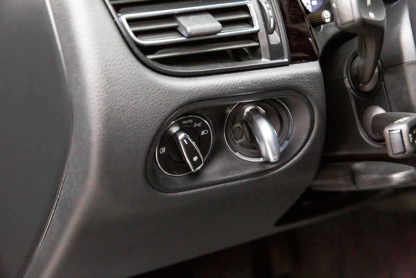 2022 Porsche Macan AWD