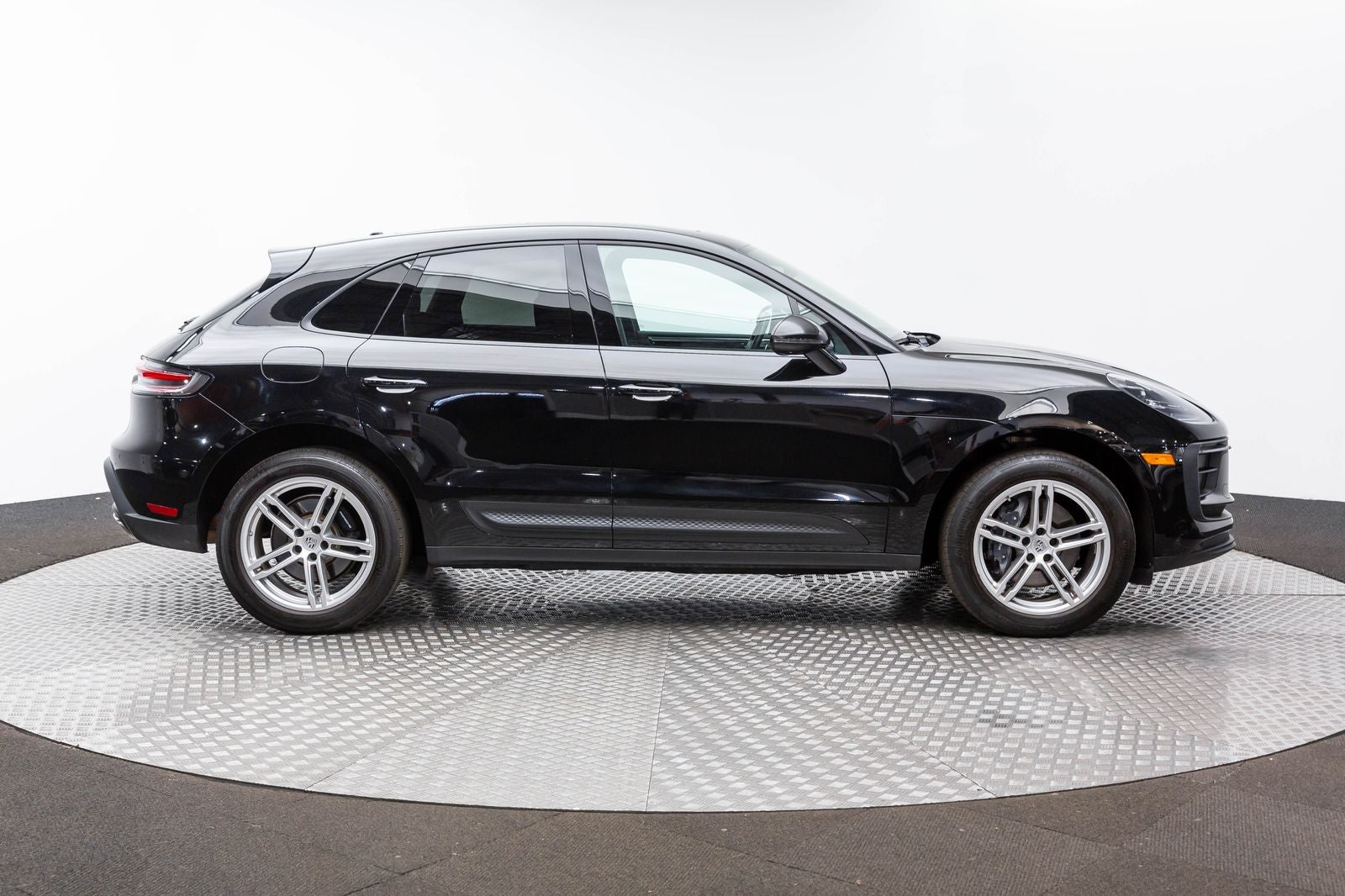 2022 Porsche Macan AWD