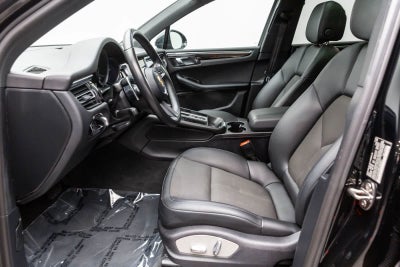2022 Porsche Macan AWD