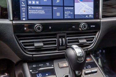 2022 Porsche Macan AWD