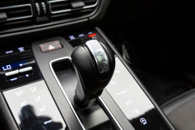 2022 Porsche Macan AWD