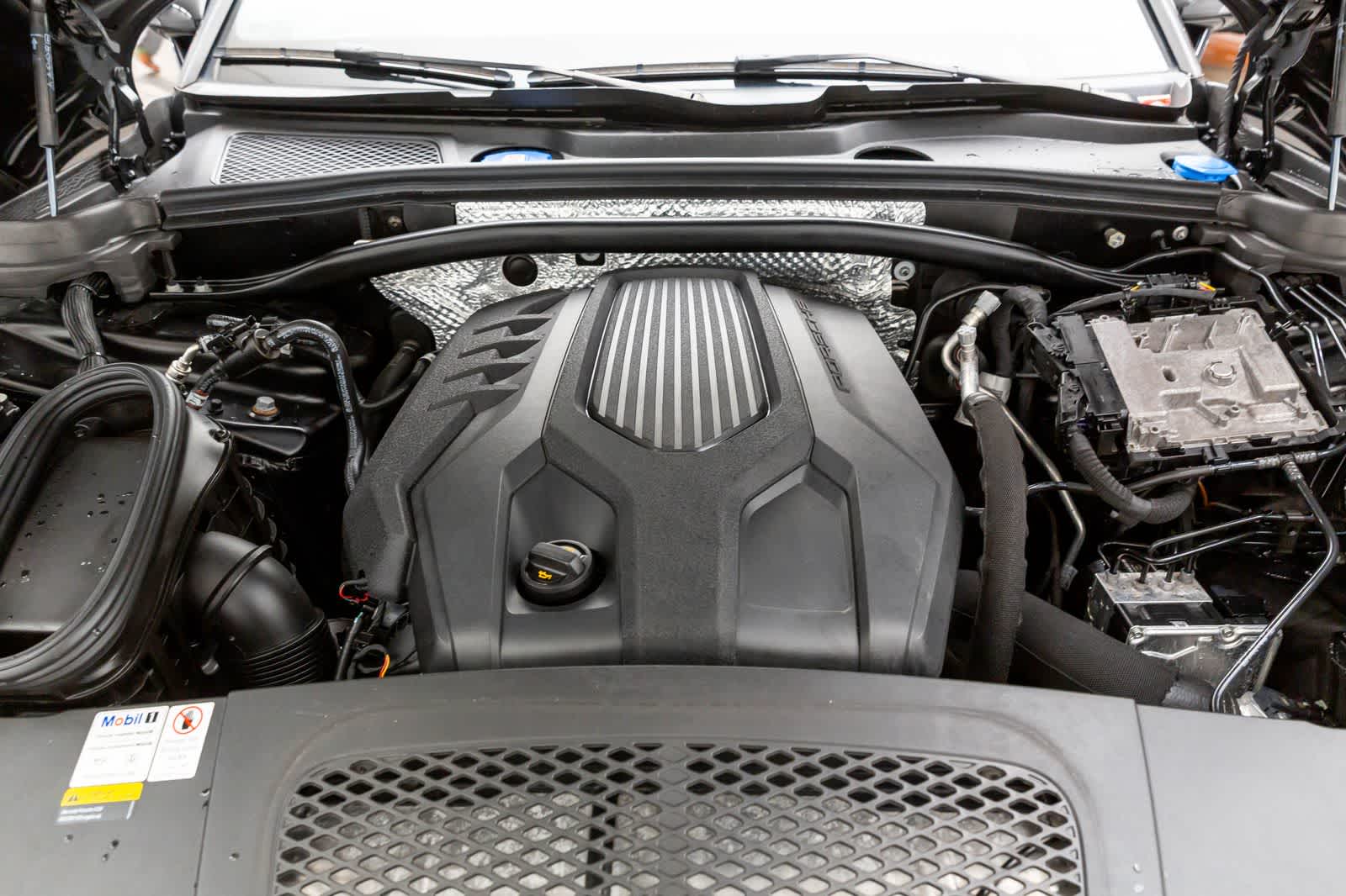 2022 Porsche Macan AWD