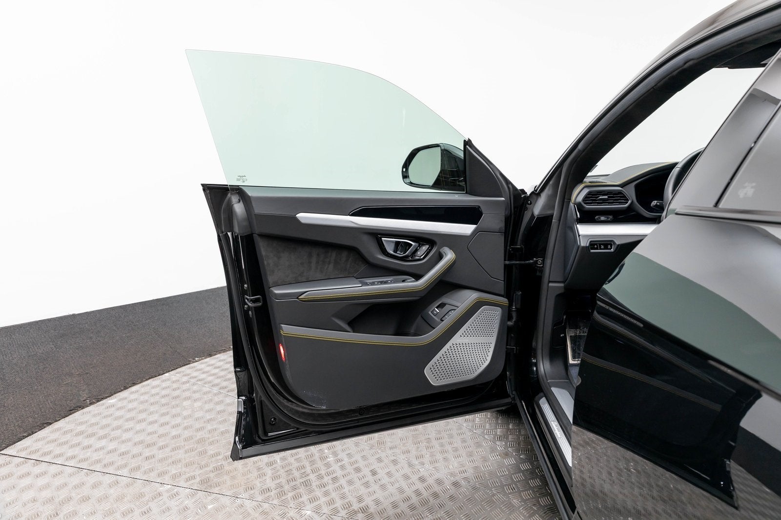 2022 Lamborghini Urus AWD