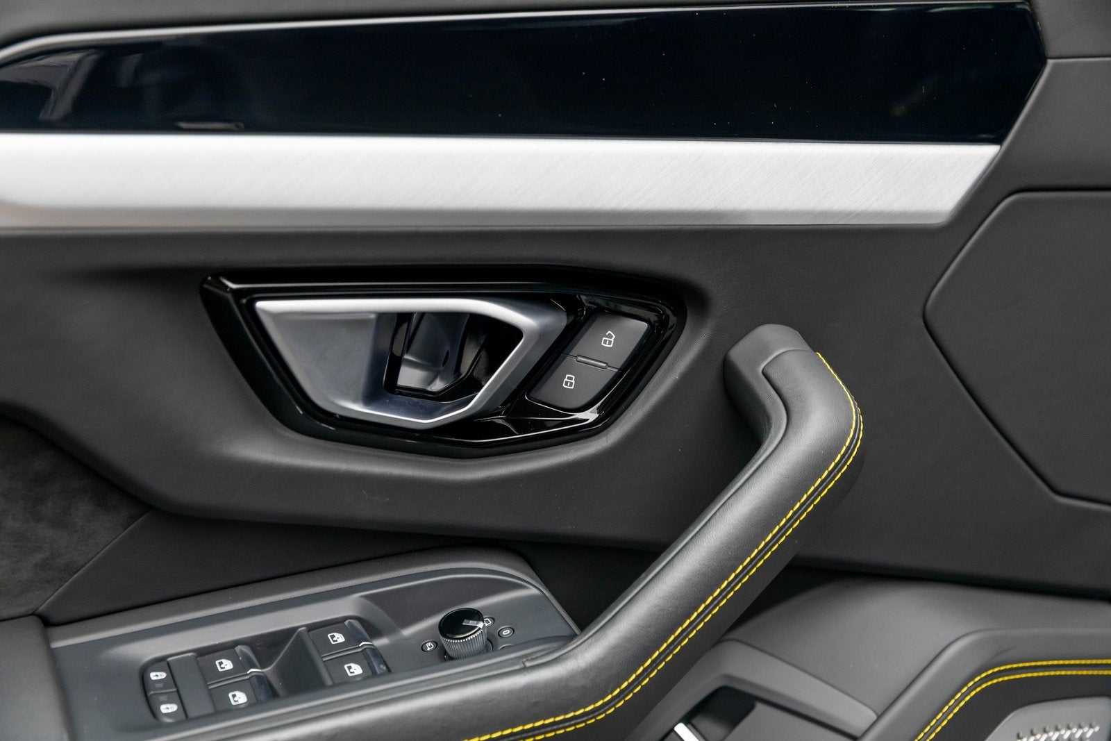 2022 Lamborghini Urus AWD