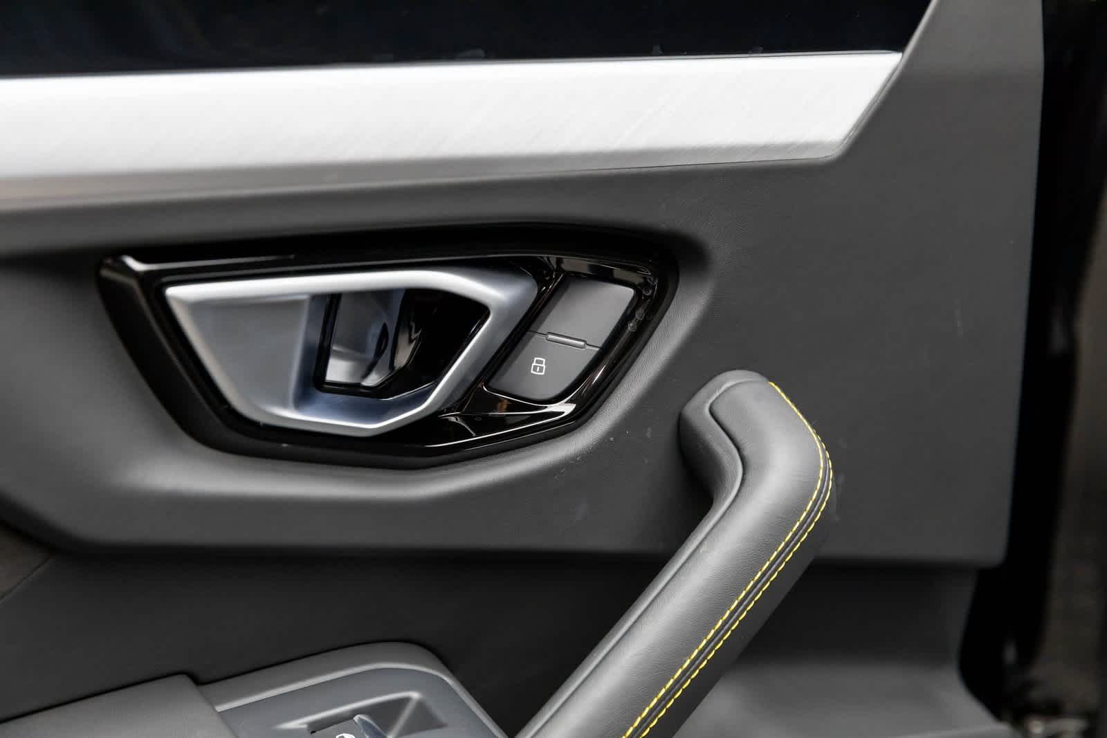 2022 Lamborghini Urus AWD