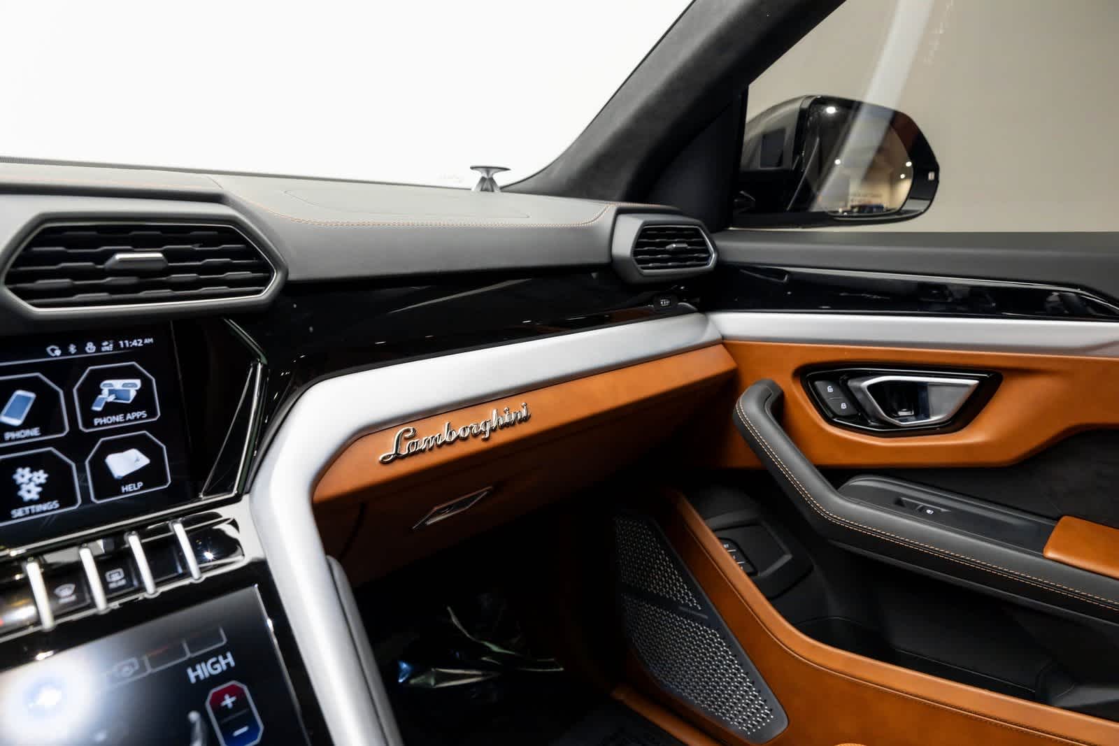 2022 Lamborghini Urus AWD