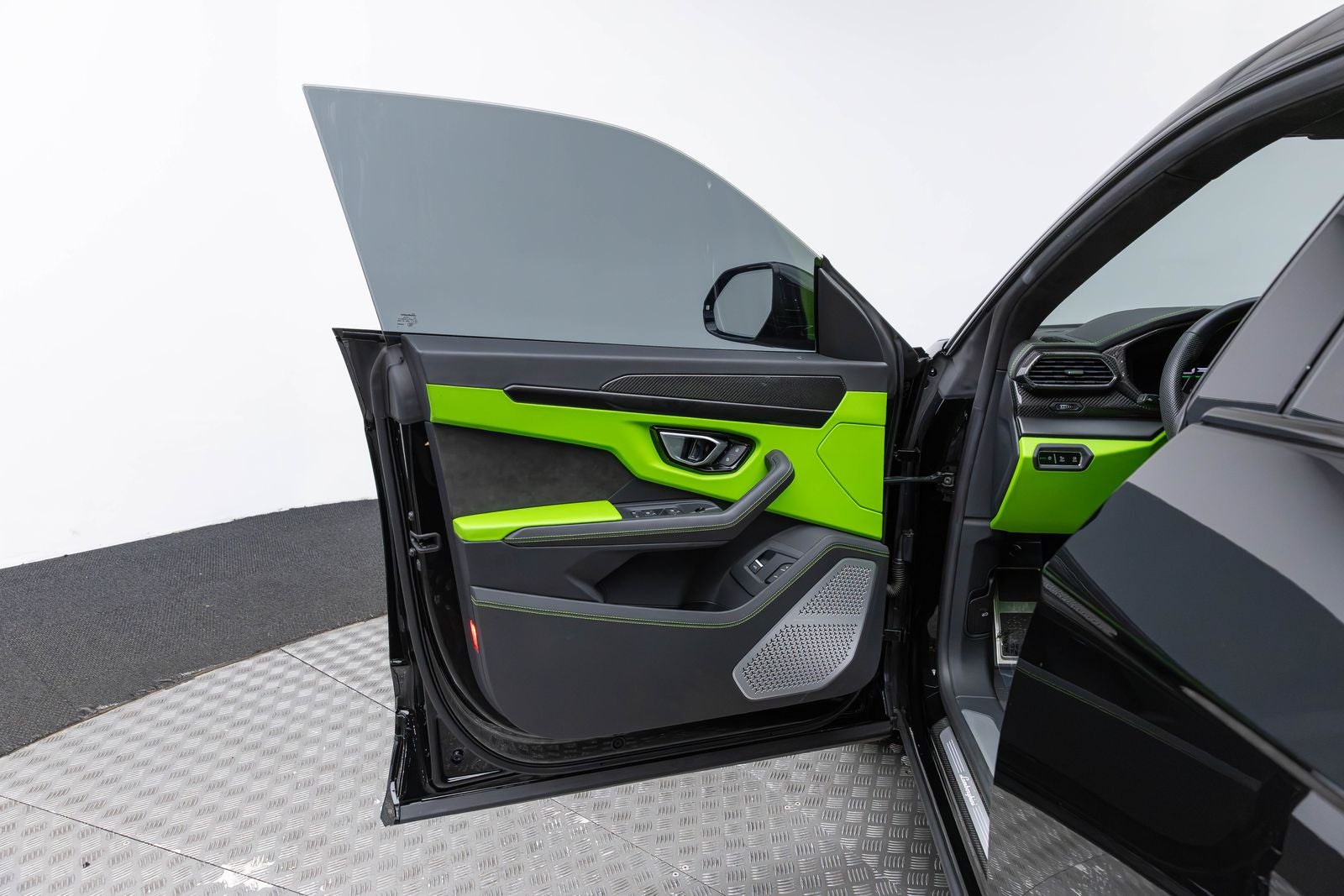 2022 Lamborghini Urus Graphite Capsule