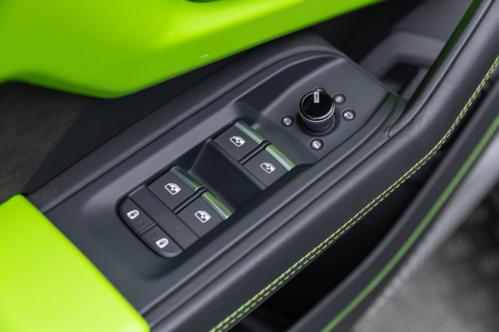 2022 Lamborghini Urus Graphite Capsule