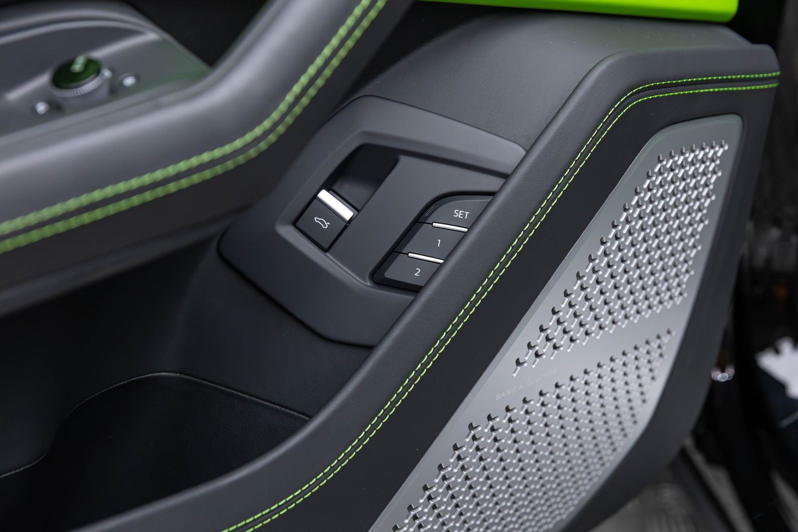 2022 Lamborghini Urus Graphite Capsule