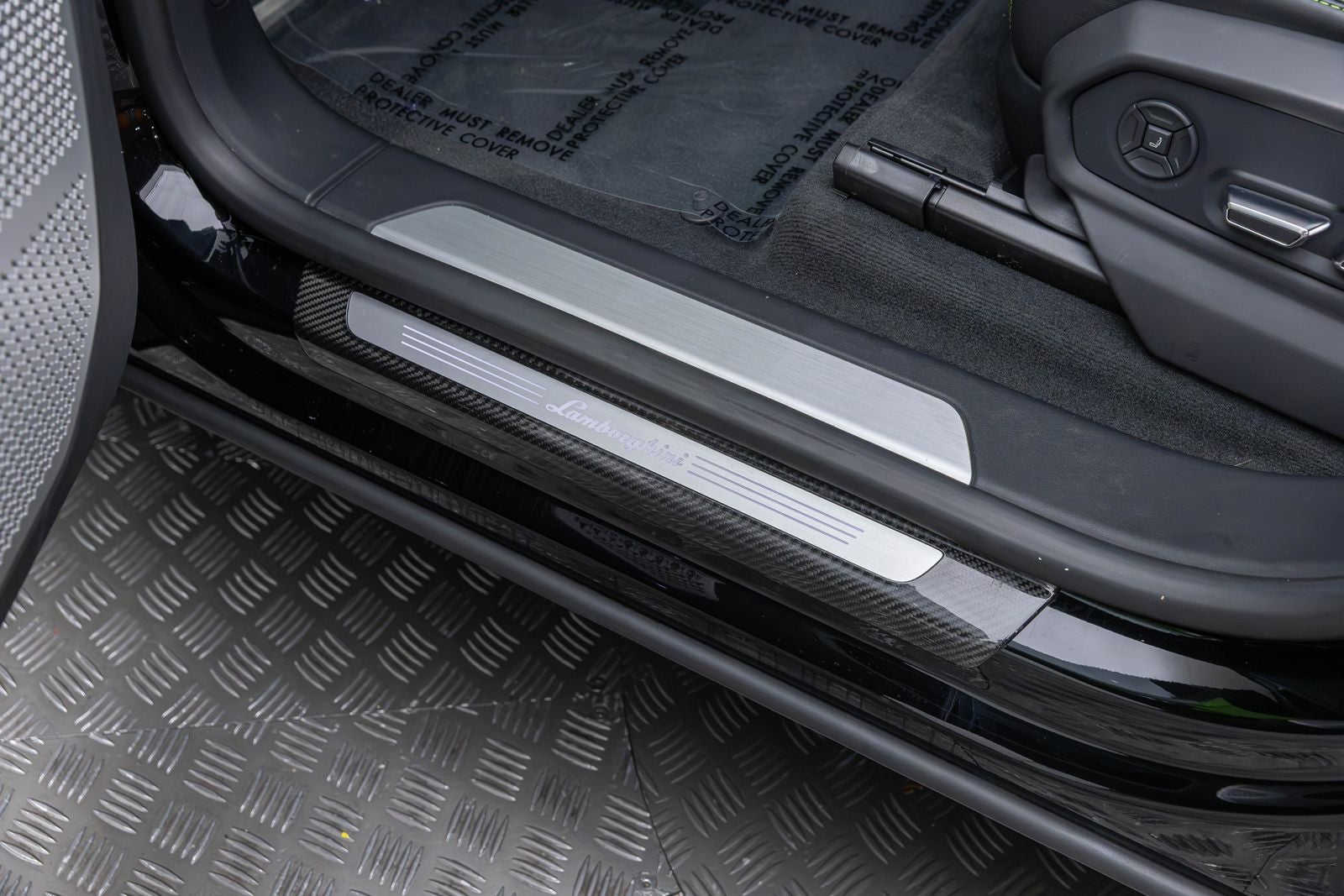 2022 Lamborghini Urus Graphite Capsule