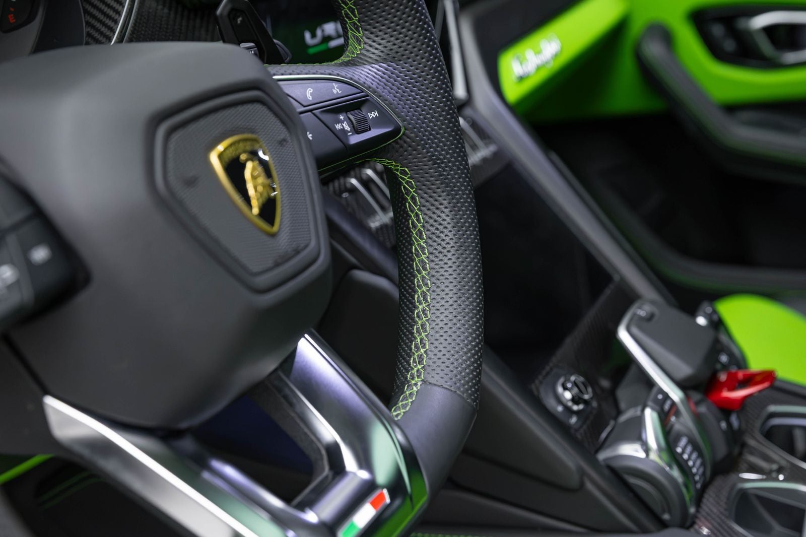 2022 Lamborghini Urus Graphite Capsule
