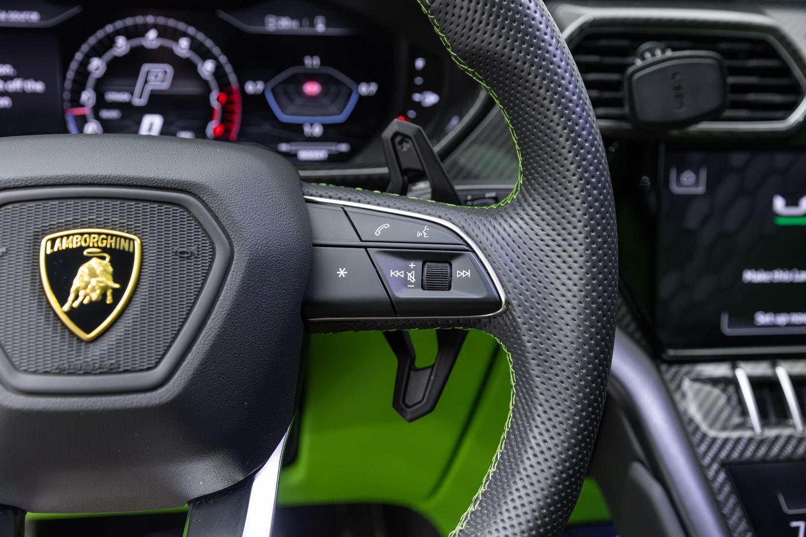 2022 Lamborghini Urus Graphite Capsule