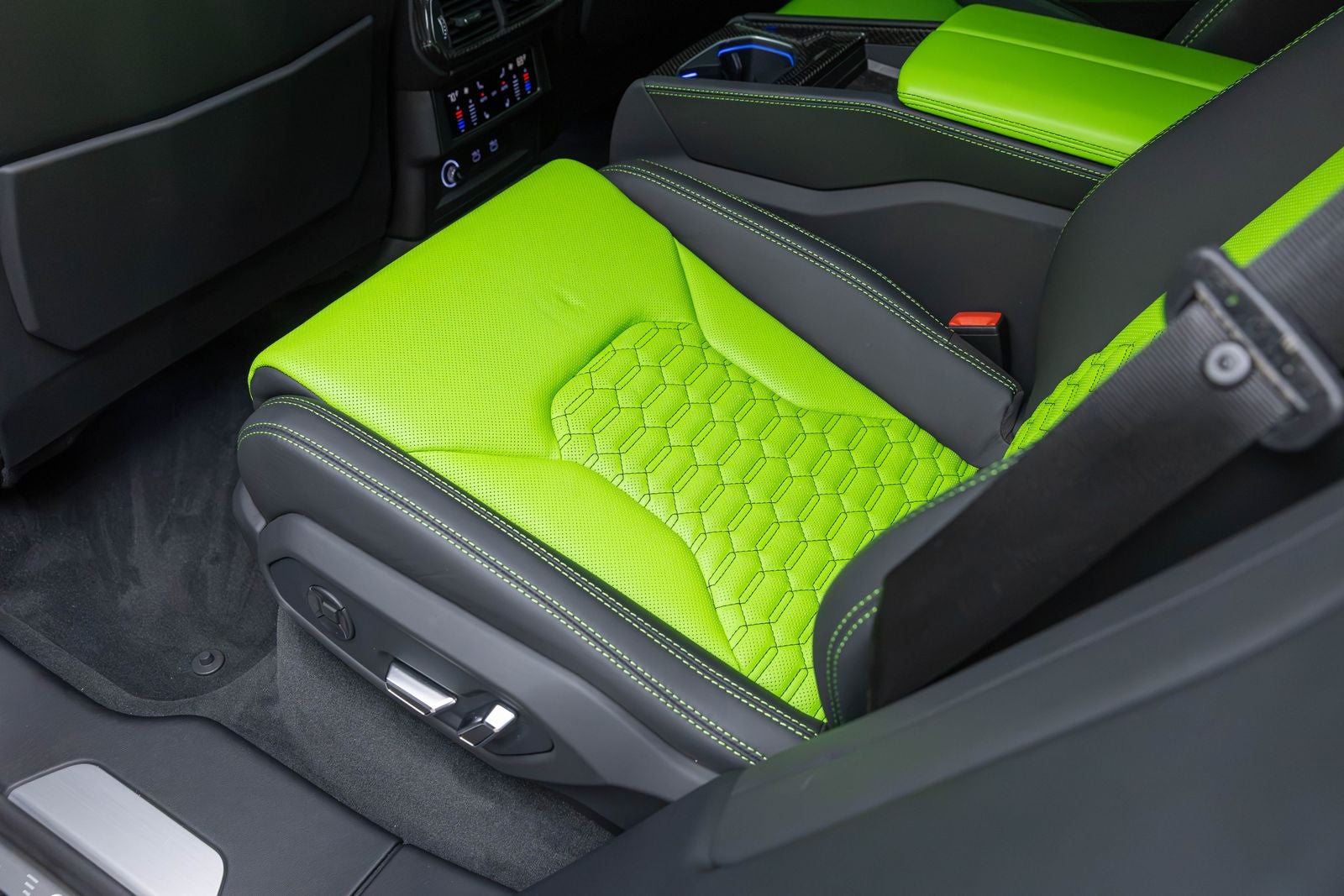 2022 Lamborghini Urus Graphite Capsule